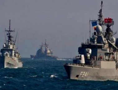 Με έναρξη πυρών απείλησαν πριν λίγο το γεωτρύπανο της ΕΝΙ τα τουρκικά πολεμικά πλοία